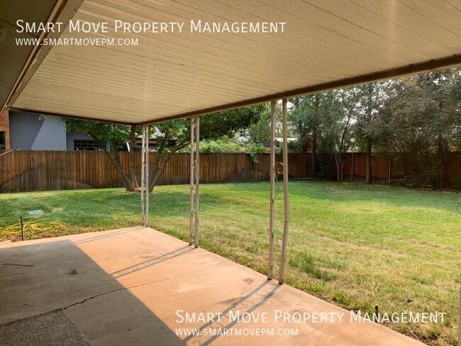 Building Photo - 10023 W Skycrest Dr