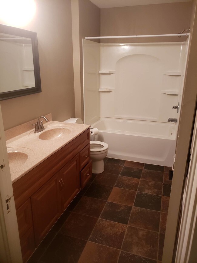 Building Photo - 105 S Barnes St