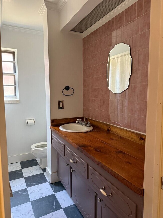 Building Photo - Spacious 4BR House in Tulsa