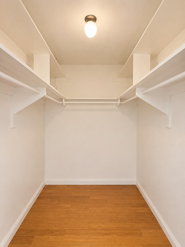 Building Photo - 615 E Broadway