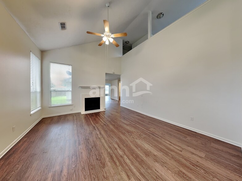 Building Photo - 9220 Mahan Dr