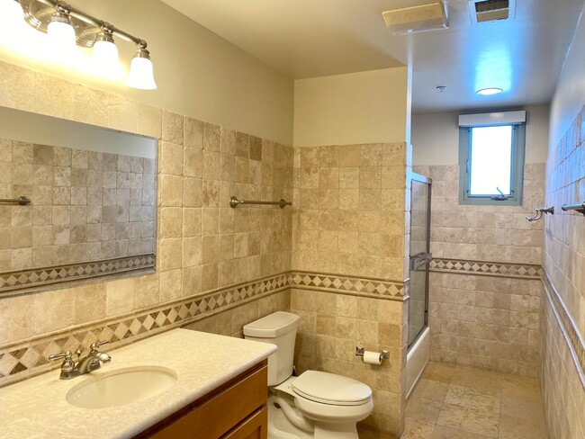 Building Photo - 520 N Santa Cruz Ave