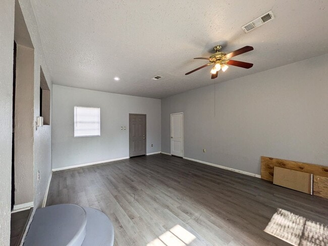 Building Photo - 3885 Park St