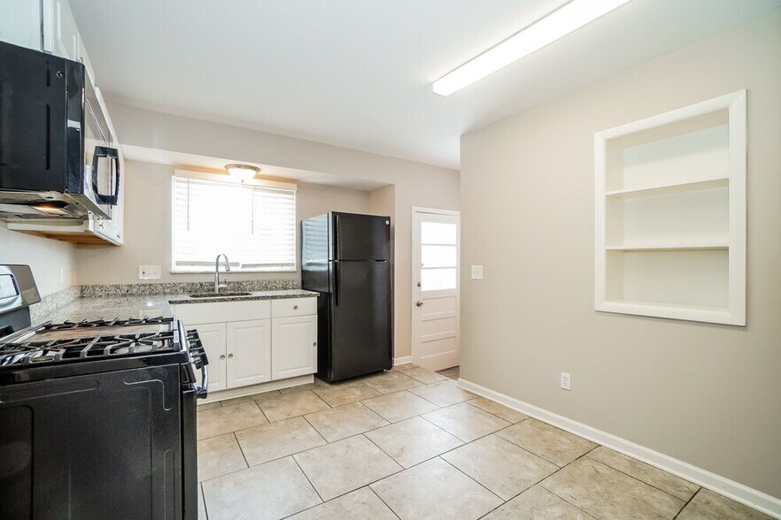 Building Photo - 2149 Kingshaven Pl