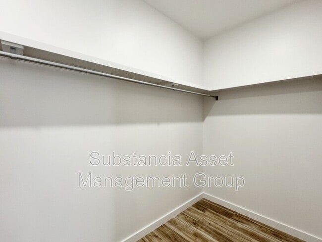 Building Photo - 1641 Midtown Pl