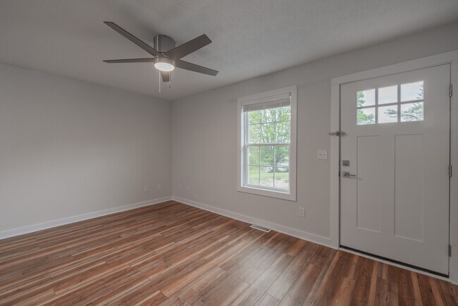 Building Photo - Rollings Hills Apartments