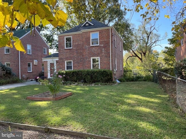 Building Photo - 610 Ritchie Ave