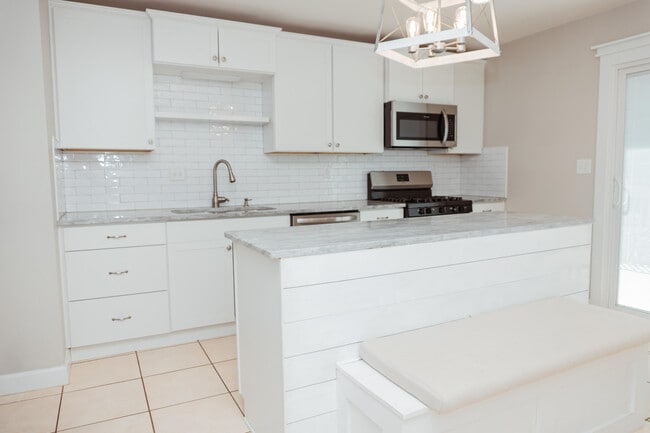 Building Photo - 309 Green Oak Dr