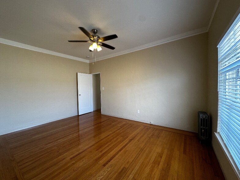 Building Photo - 2208 Carroll St