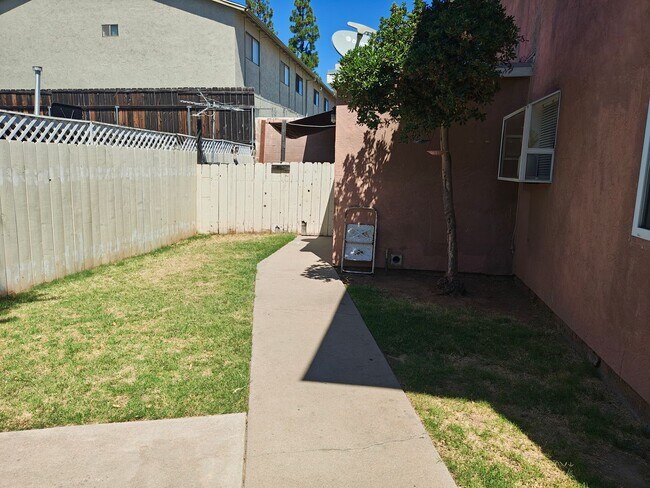 Building Photo - 2 bedrooms 1 bath apartment in El Cajon