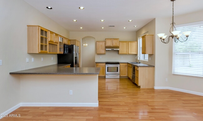 Building Photo - 413 W Weatherby Pl