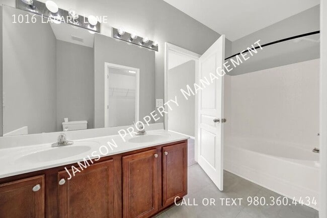 Building Photo - 1016 Laparc Ln