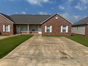 Building Photo - 17 Rock Creek Dr