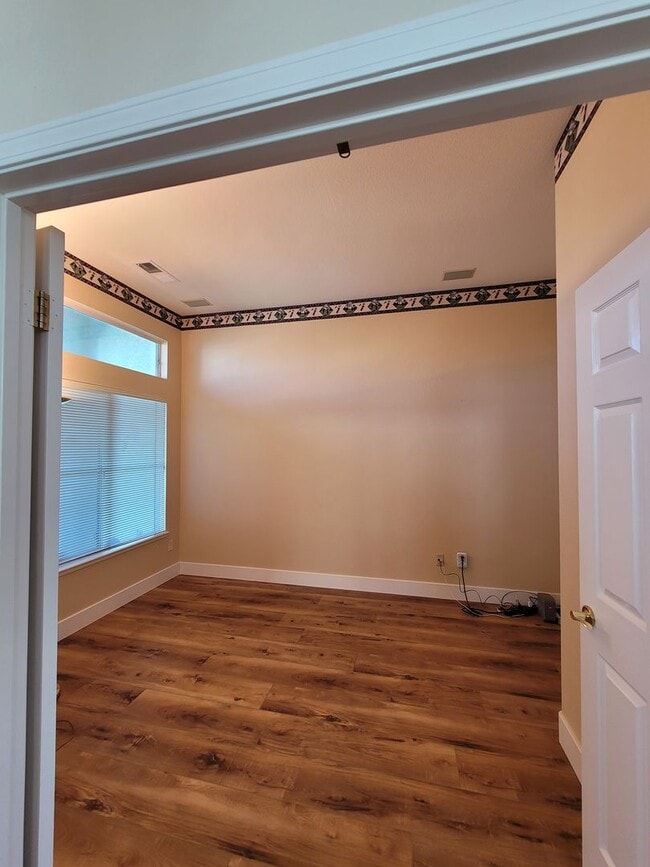 Building Photo - Stunning 2-Bed, 2.5-Bath Entertainer's Gem in Gated Summerset I