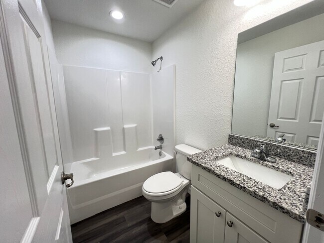 Building Photo - Beautifl Bedroom / 2 Bath Home in Ocklawaha!