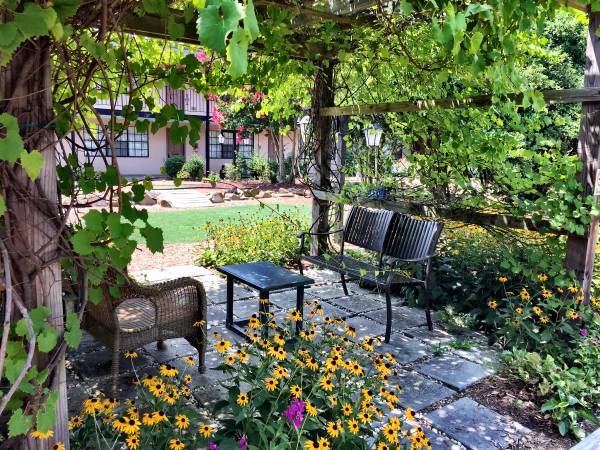 Building Photo - 807 West Trinity Avenue