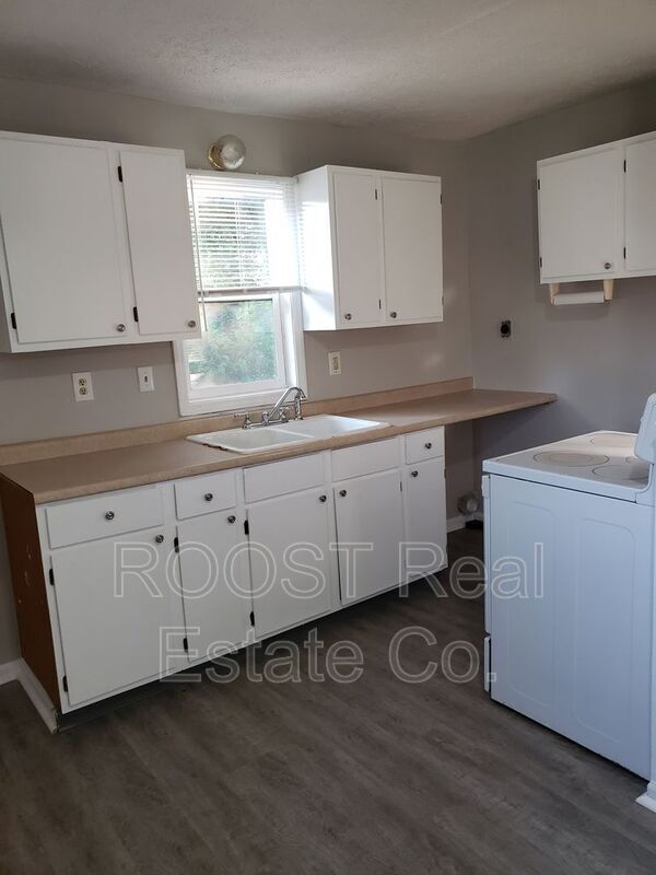 Building Photo - 1195 Faber Ave