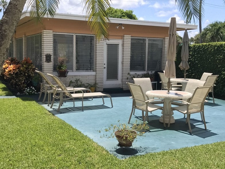 A charming garden house and patio is available for rent for private events - 15 S Golfview Rd