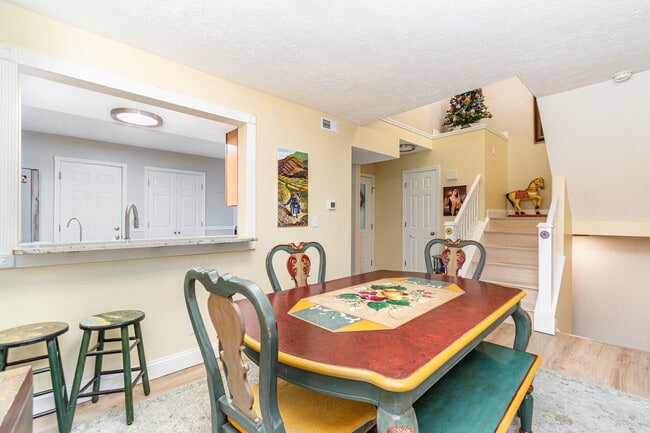 Building Photo - 1632 Shady Cove Ln