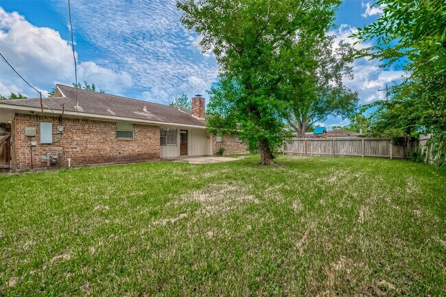 Building Photo - 5711 Braesvalley Dr