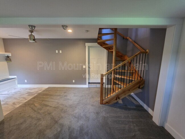 Building Photo - 156 Bradley St