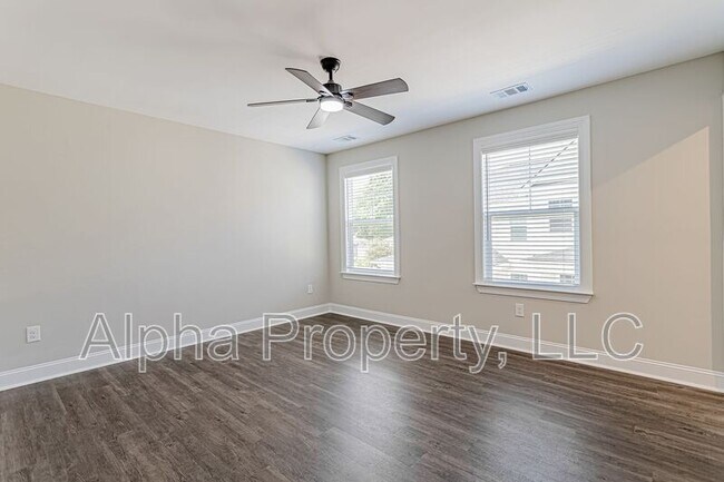 Building Photo - 105 Remount Way