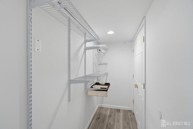Building Photo - 116 Chariot Ct