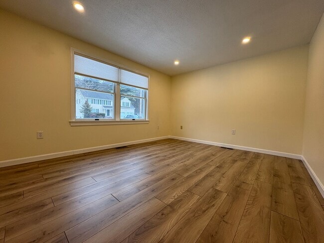 Building Photo - New to the rental market, charming 2 bedroom single family home in Wilmington, MA