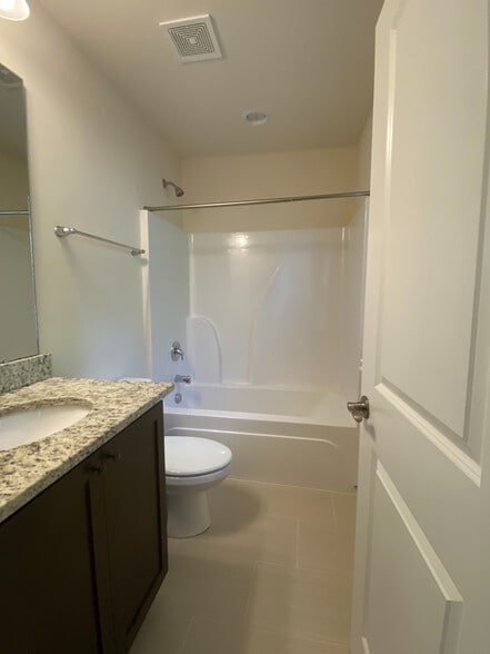 Building Photo - Room in Townhome on Sharonbrook Dr