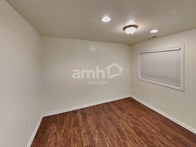 Building Photo - 1454 Fowler Ave