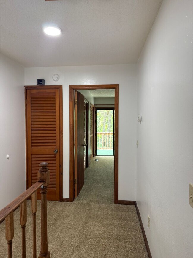 Building Photo - 218 Edith Way