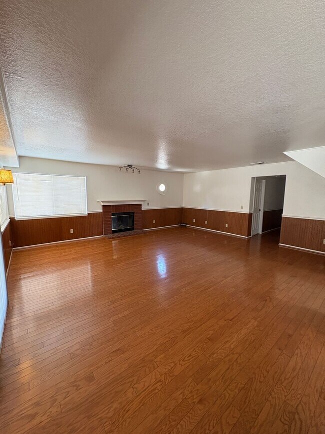 Building Photo - 14333 La Crescenta Ave