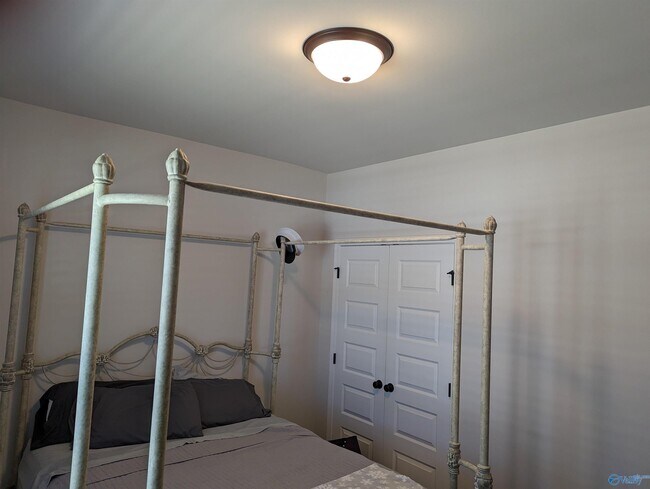 Building Photo - 152 Summer Pointe Ln