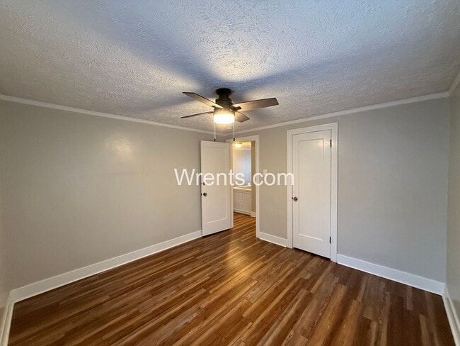 Building Photo - Beautiful 3 bed 2 bath updated home! Half off first months rent!