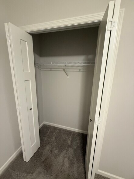 Building Photo - 2862 Lexington Pl N