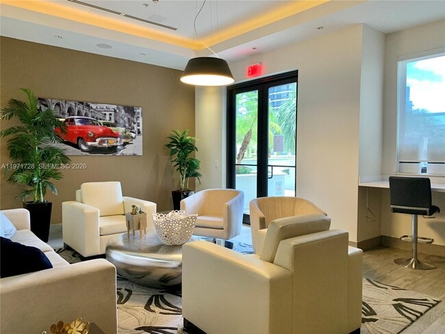 Building Photo - 999 SW 1st Ave