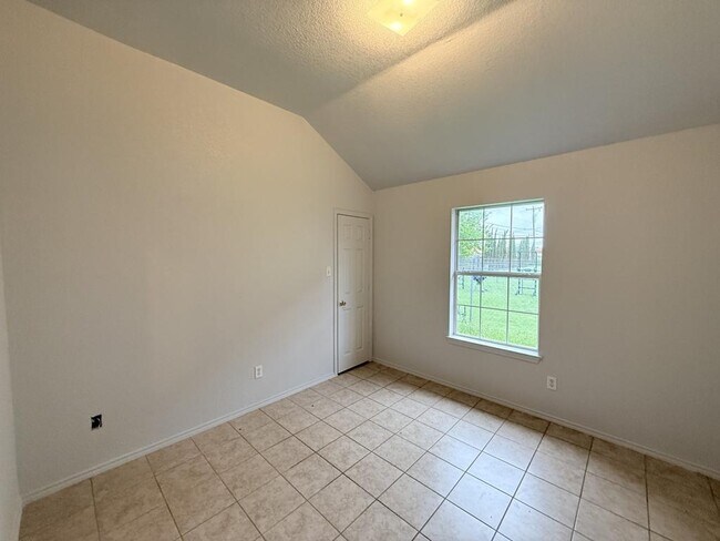 Building Photo - 3708 Gus Dr