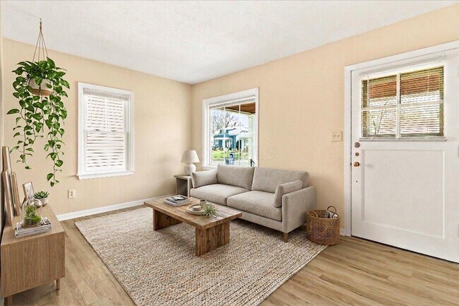 Building Photo - 2593 Osceola Ave