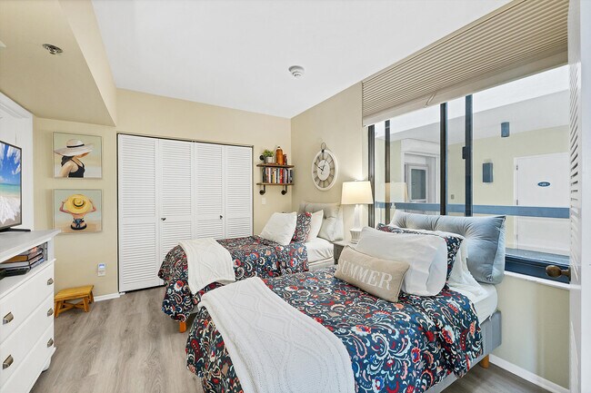 Building Photo - 1930 Harbourside Dr