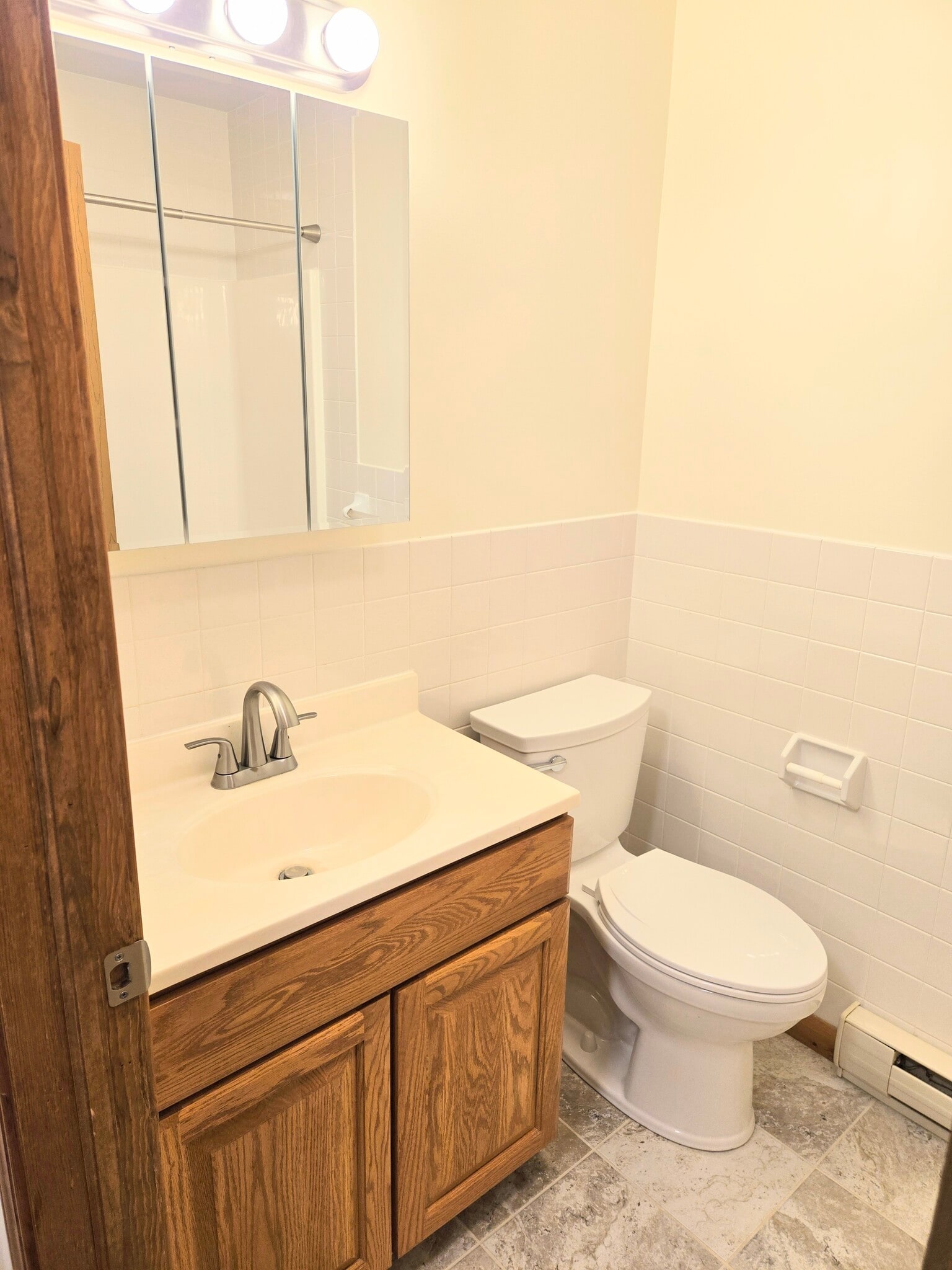 Main Bathroom - 602 Forest Ln