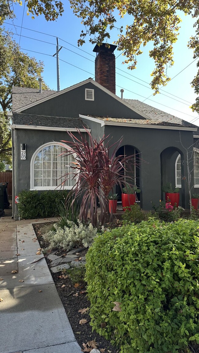 Primary Photo - Charming 1 Bedroom 1 Bath Historic Duplex, Land Park-Curtis Park Area SEE VIDEO