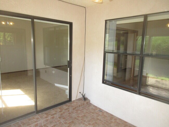 Building Photo - 6904 La Costa Dr NE