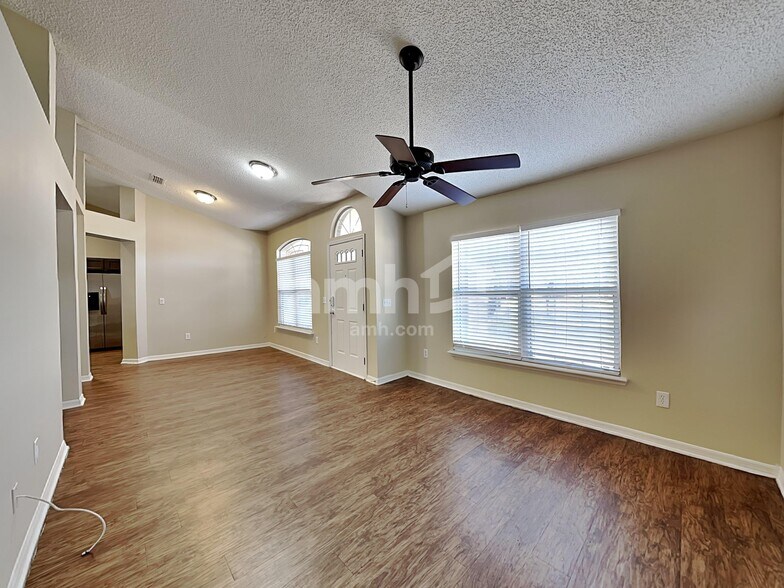 Building Photo - 1757 Chandelier Cir E