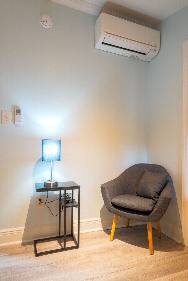 Building Photo - 4010 Laurel St