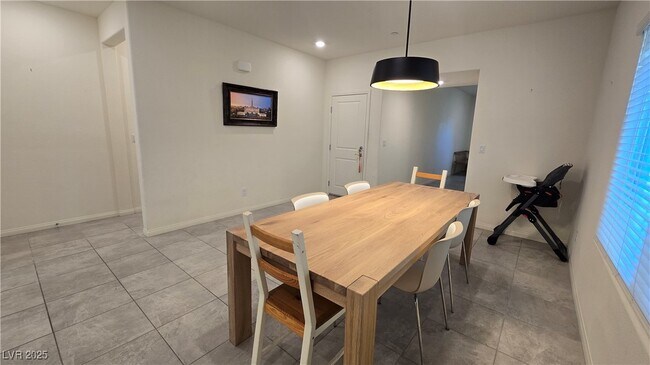 Building Photo - 10971 Meridian Flds Ave