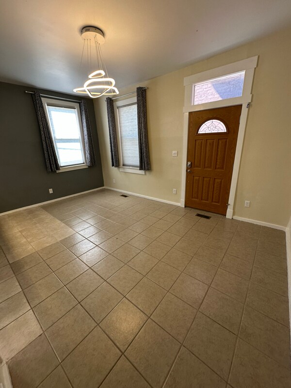 Building Photo - 2411 Vine St