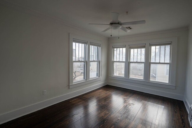 Building Photo - Gorgeous 3 Bed 2 Bath In Quiet Neighborhood