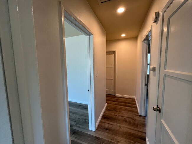 Building Photo - 2Bedroom/1  Bath home in Whittier