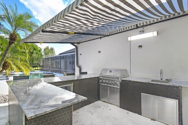 Building Photo - 15700 Carrera Ln