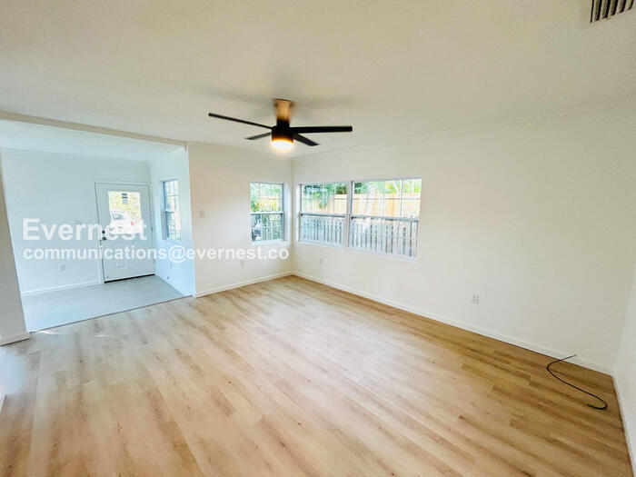 Building Photo - 3032 56th St S